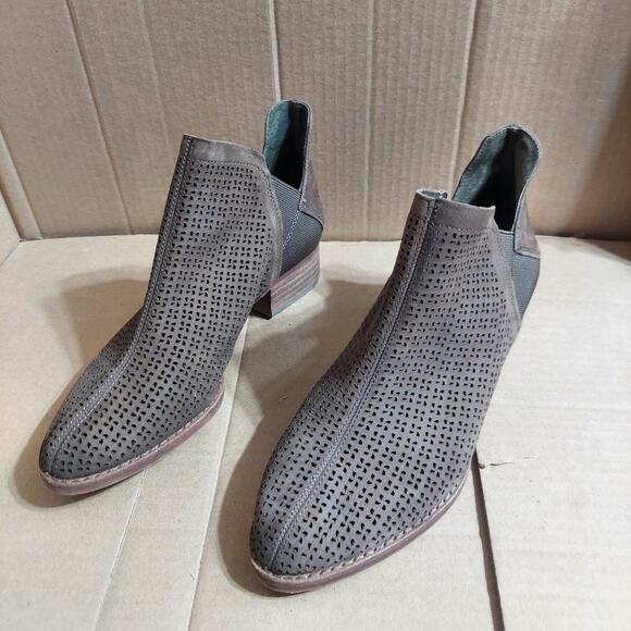 Vince Camuto Celena Women's US 5.5 M Perforated Suede Leather Ankle Booties - Picture 1 of 9